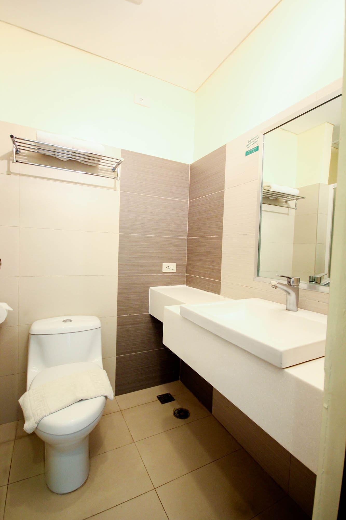 Go Hotels Puerto Princesa Buitenkant foto