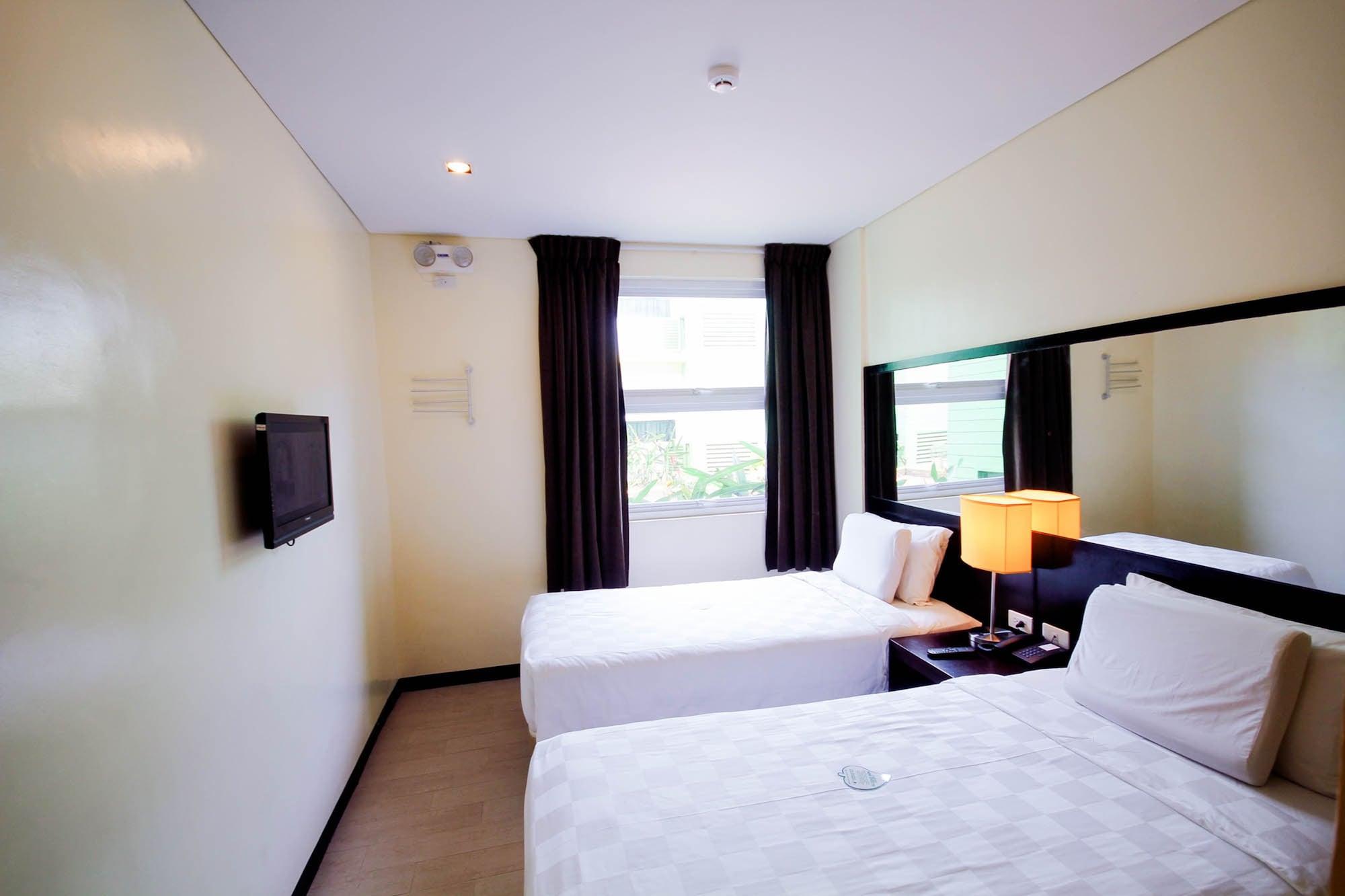 Go Hotels Puerto Princesa Buitenkant foto