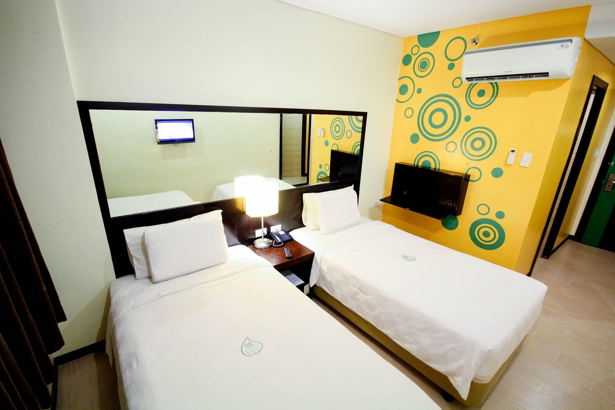 Go Hotels Puerto Princesa Buitenkant foto