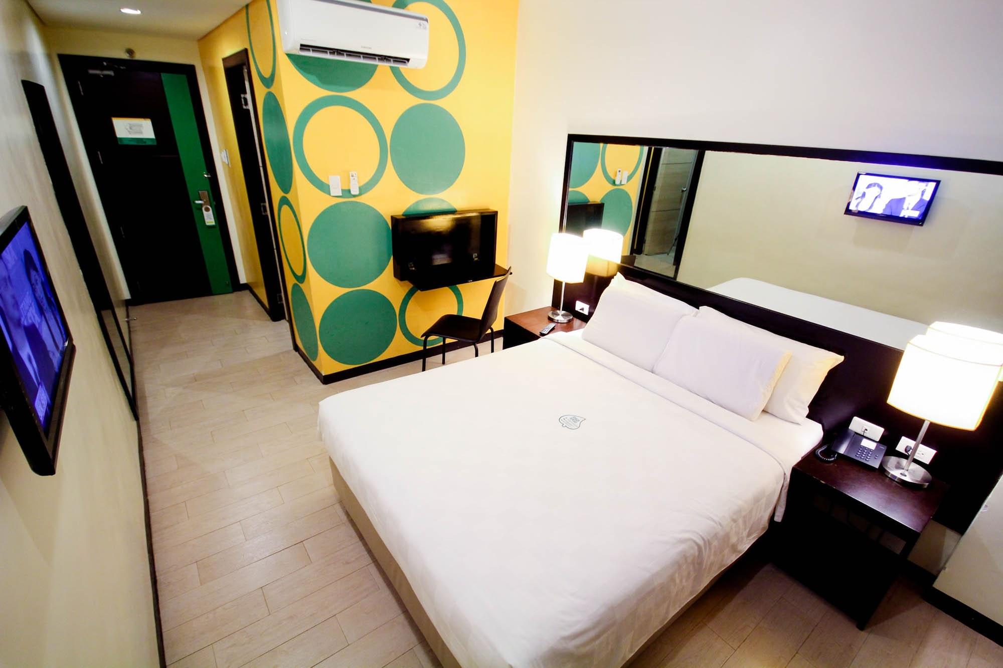 Go Hotels Puerto Princesa Buitenkant foto