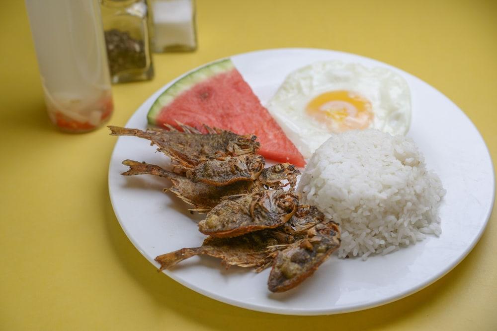 Go Hotels Puerto Princesa Buitenkant foto