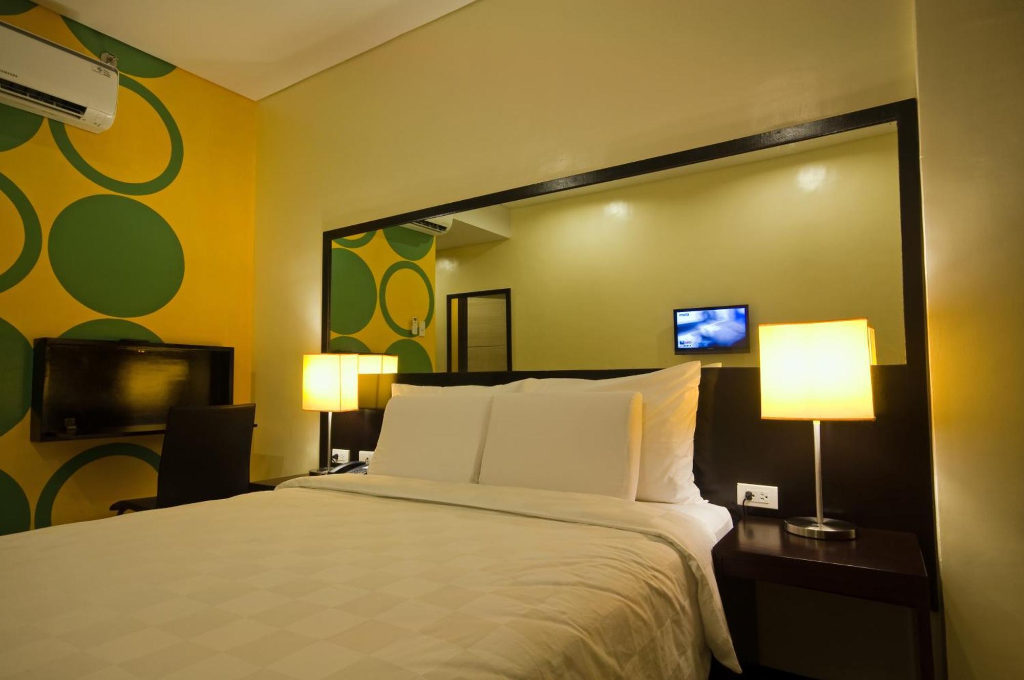 Go Hotels Puerto Princesa Buitenkant foto