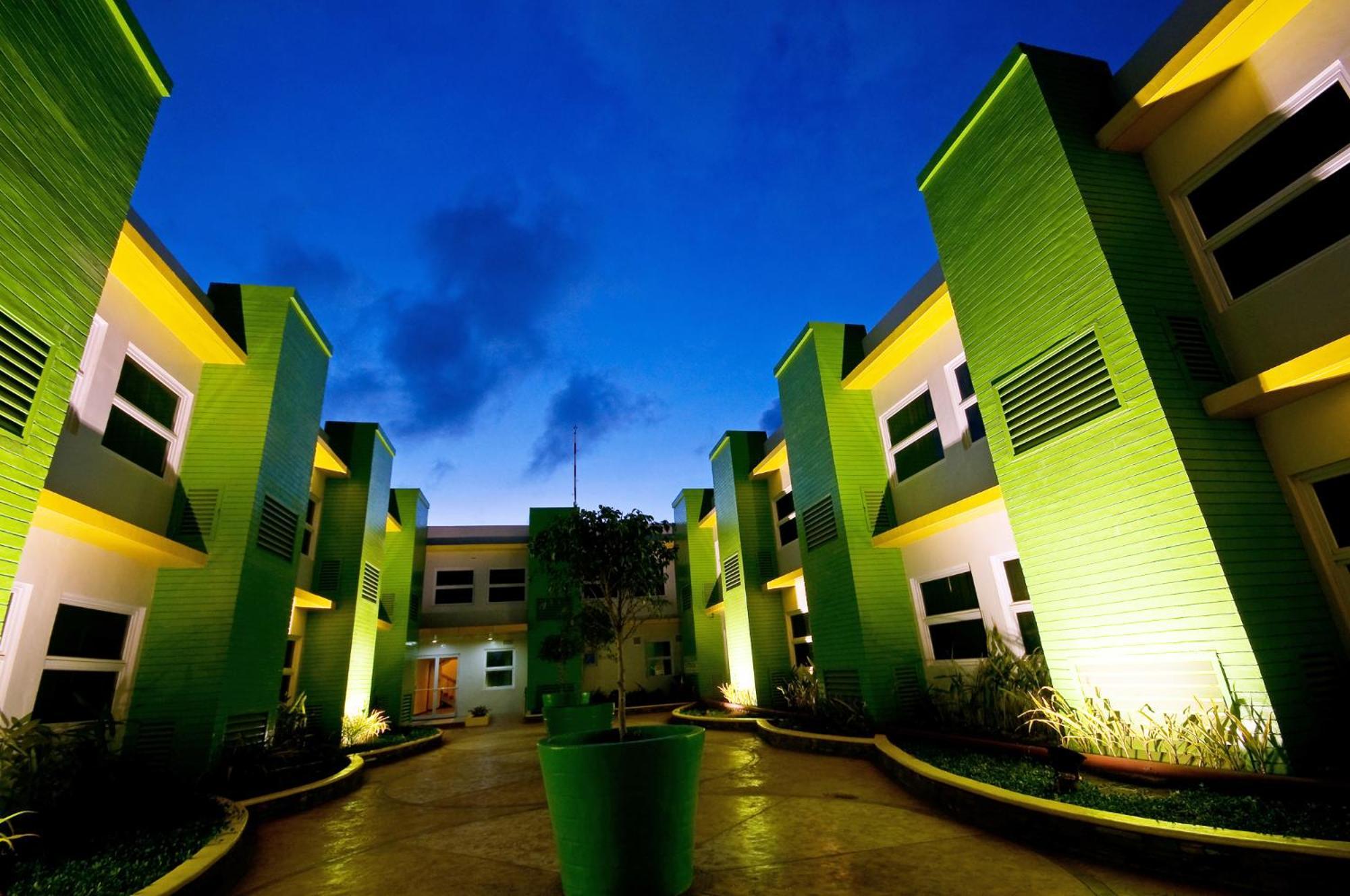 Go Hotels Puerto Princesa Buitenkant foto