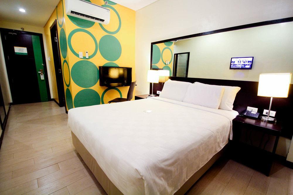 Go Hotels Puerto Princesa Buitenkant foto