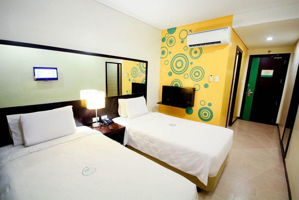 Go Hotels Puerto Princesa Buitenkant foto