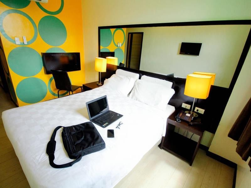 Go Hotels Puerto Princesa Buitenkant foto