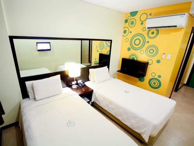 Go Hotels Puerto Princesa Buitenkant foto