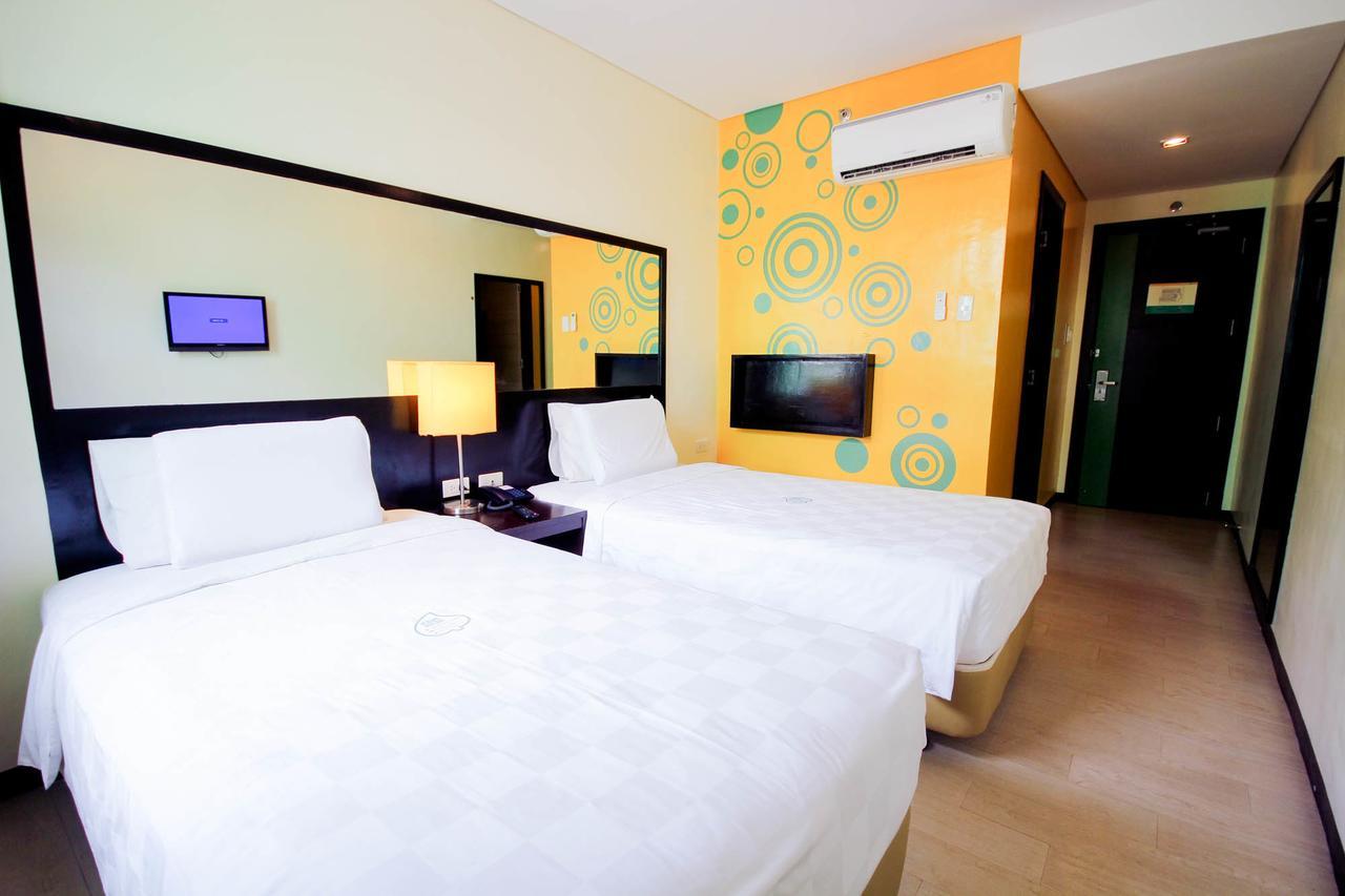 Go Hotels Puerto Princesa Buitenkant foto