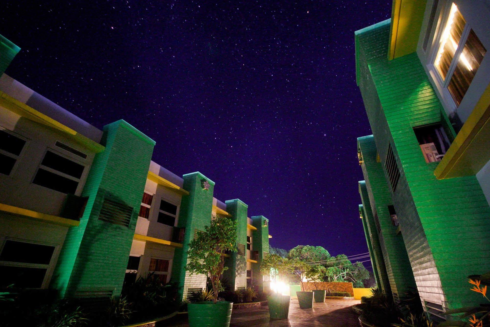 Go Hotels Puerto Princesa Buitenkant foto