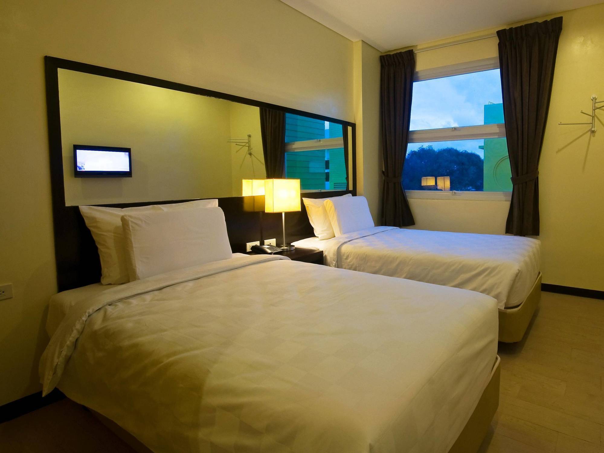 Go Hotels Puerto Princesa Buitenkant foto